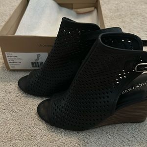 Lucky Brand Rozina Sandal, Black size 8, like new.